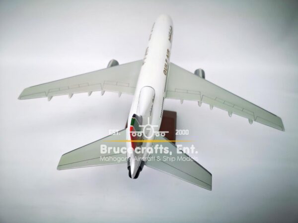 Lockheed L-1011 TriStar-200 Gulf Air with detailed craftsmanship.